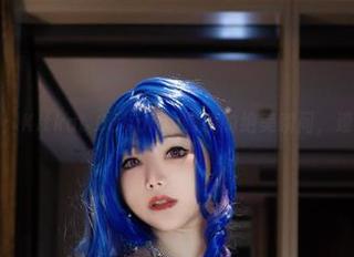 图库一闪：Kitkat Cosplay眼镜的绝美瞬间，速来下载！